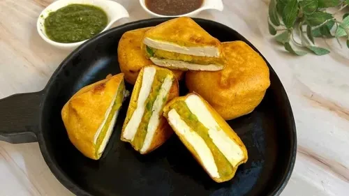Stuffed Paneer Pakoda