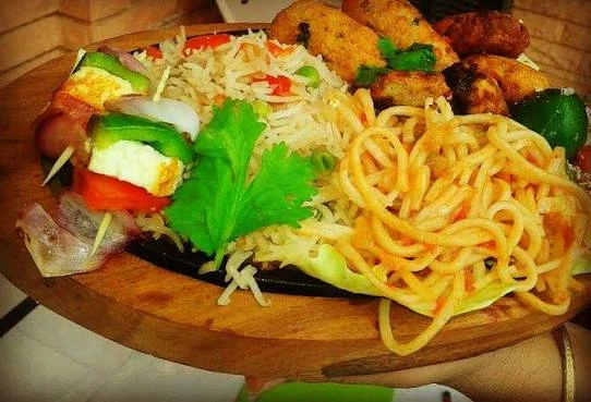 Veg Manchurian Sizzler (Rice/Noodle)
