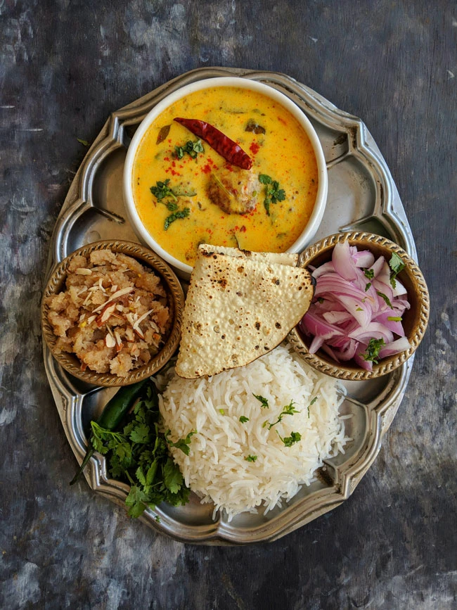 Kahri Pakoda Thali